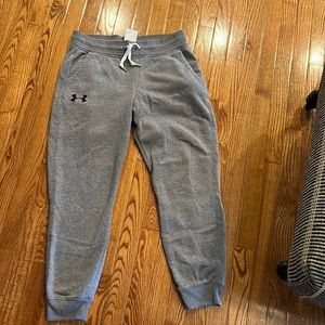 Under armour loose sweat pants, Women’s medium